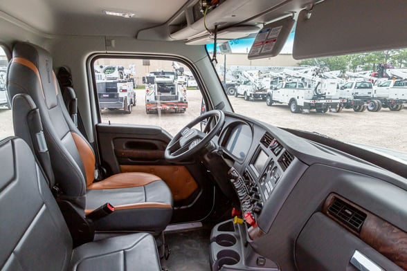 Used 2022 National 14127A on Used 2023 Kenworth T880