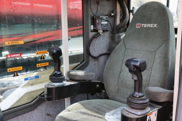 Used 2016 Terex Crossover 8000 on Used 2016 Kenworth T800