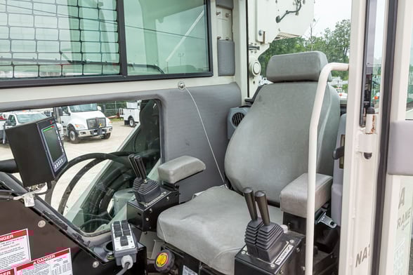 Used 2022 National 14127A on Used 2023 Kenworth T880