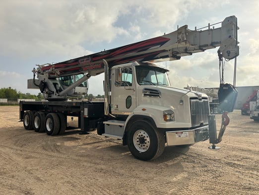 Used 2018 Manitex 40124SHL on Used 2019 Western Star 4700SB