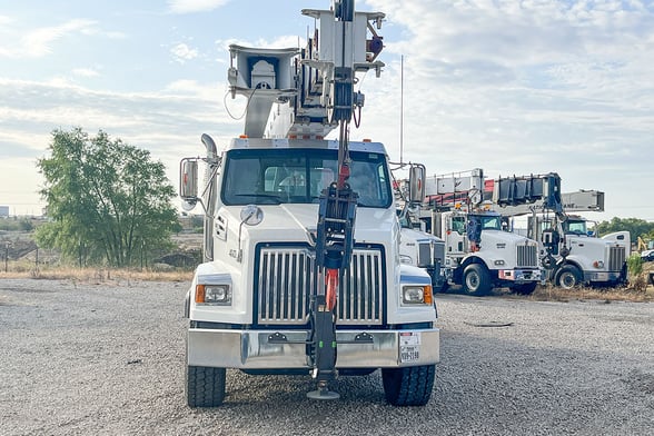 Used 2018 Manitex 40124SHL on Used 2019 Western Star 4700SB