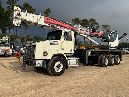 Used 2018 Manitex 40124SHL on Used 2019 Western Star 4700SB