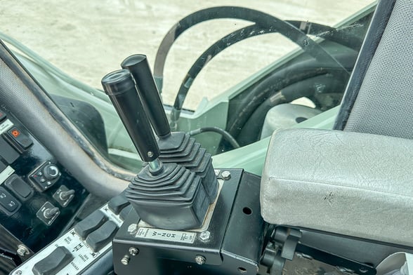 Used 2022 National 14127A on Used 2023 Kenworth T880