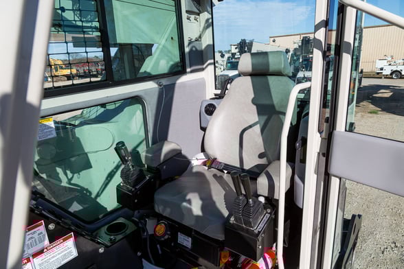 Used 2022 National 13110A on Used 2023 Peterbilt 348