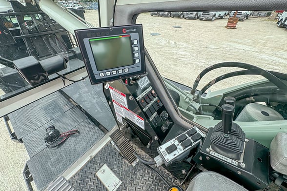 Used 2022 National 14127A on Used 2023 Kenworth T880