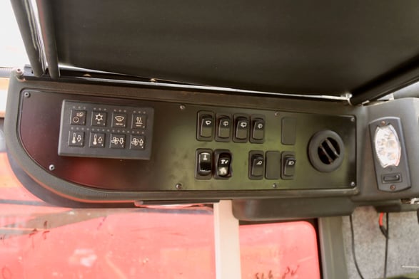 Used 2016 Terex Crossover 8000 on Used 2016 Kenworth T800