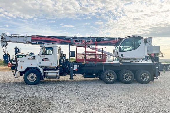 Used 2018 Manitex 40124SHL on Used 2019 Western Star 4700SB