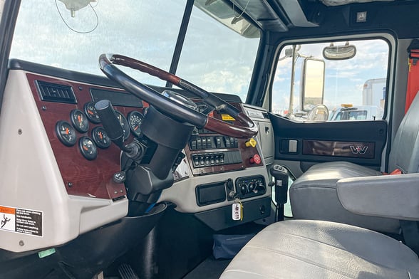 Used 2018 Manitex 40124SHL on Used 2019 Western Star 4700SB