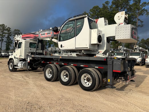 Used 2018 Manitex 40124SHL on Used 2019 Western Star 4700SB