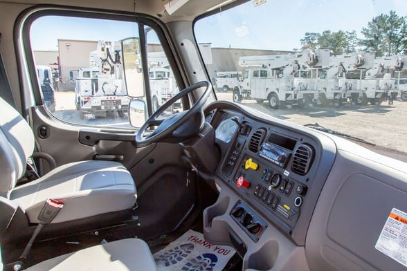 Used 2023 Versalift VN-555-MHI on Used 2024 Freightliner M2 106