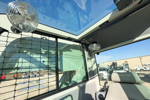 Used 2022 National 13110A on Used 2023 Peterbilt 348