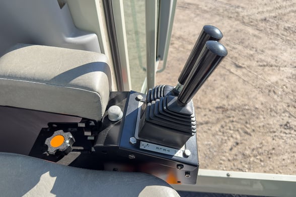 Used 2022 National 13110A on Used 2023 Peterbilt 348