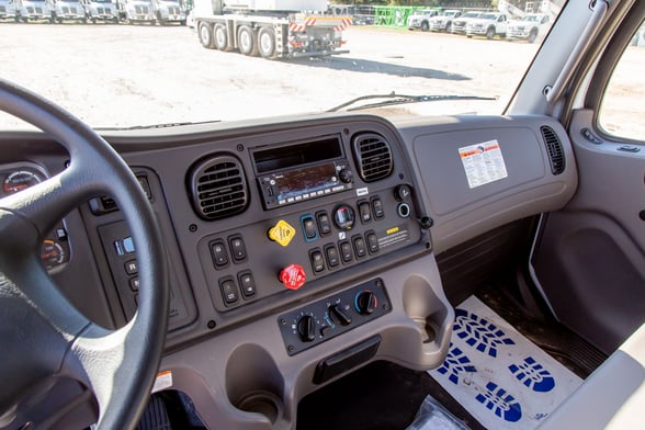 Used 2023 Versalift VN-555-MHI on Used 2024 Freightliner M2 106