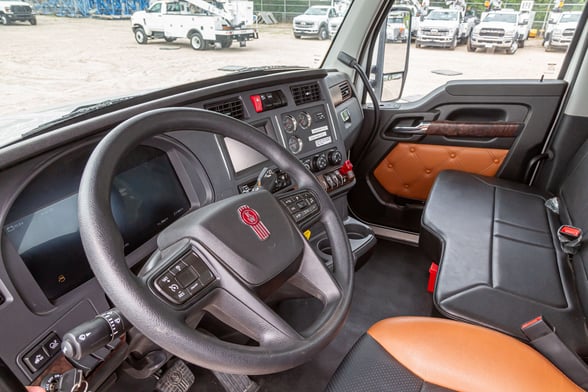 Used 2022 National 14127A on Used 2023 Kenworth T880