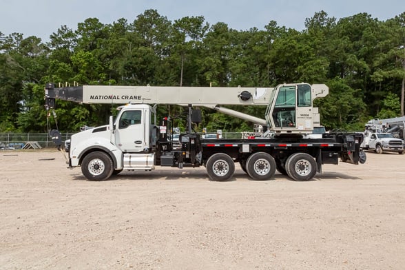 Used 2022 National 14127A on Used 2023 Kenworth T880