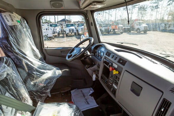 Used 2022 National 13110A on Used 2023 Peterbilt 348